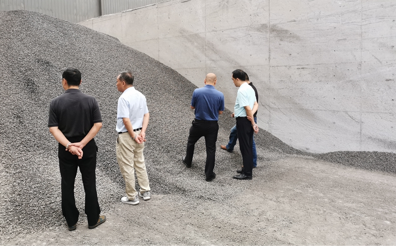 泸州市公路局领导在旌辰沥青混凝土有限公司调研指导工作(图2)